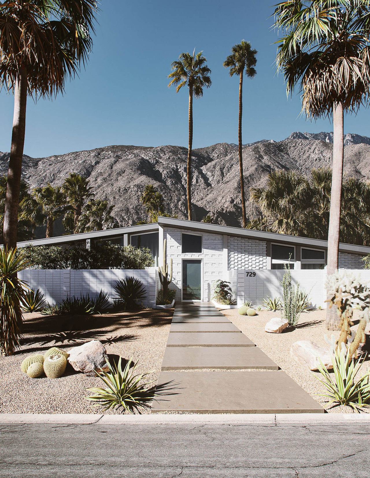 3D rendering Los Angeles — white modern house exterior CGI