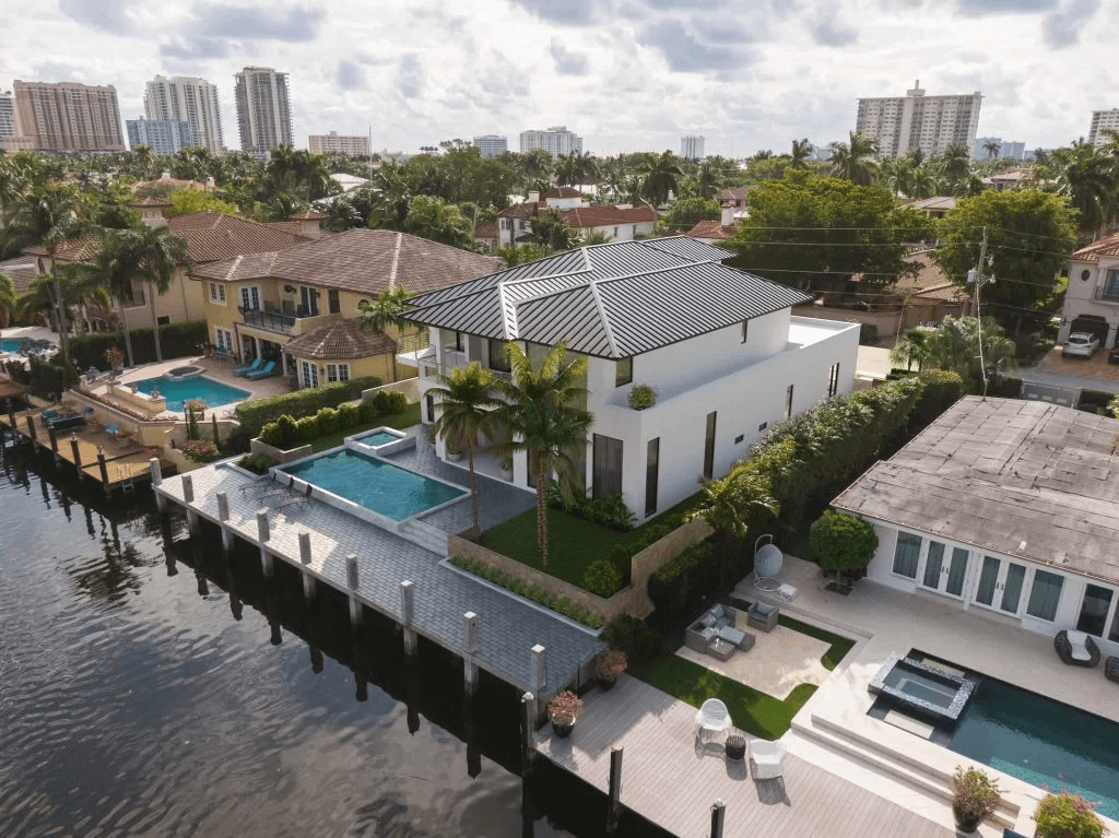 Residential 3D rendering combined with drone footage